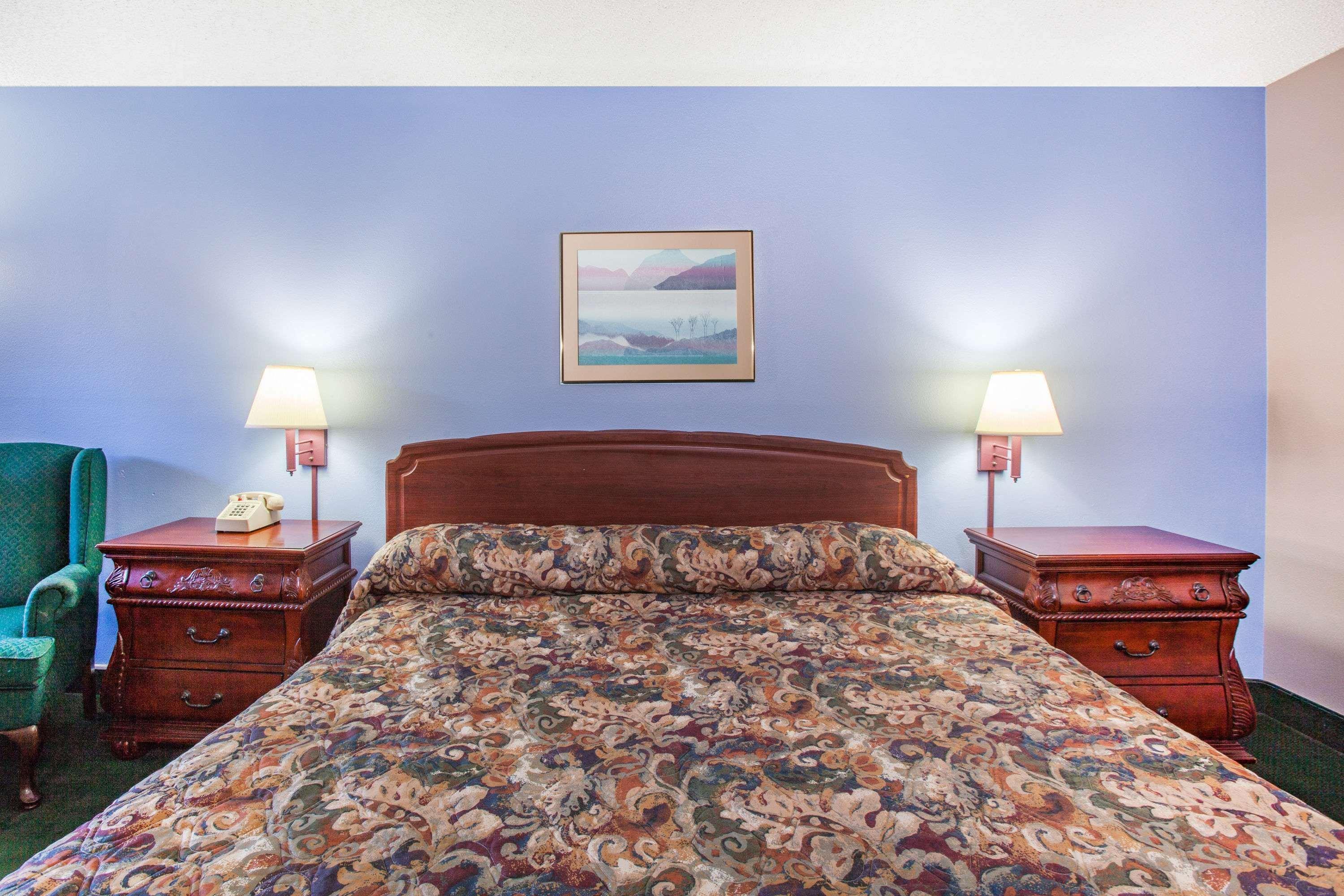 Super 8 By Wyndham Malvern Экстерьер фото