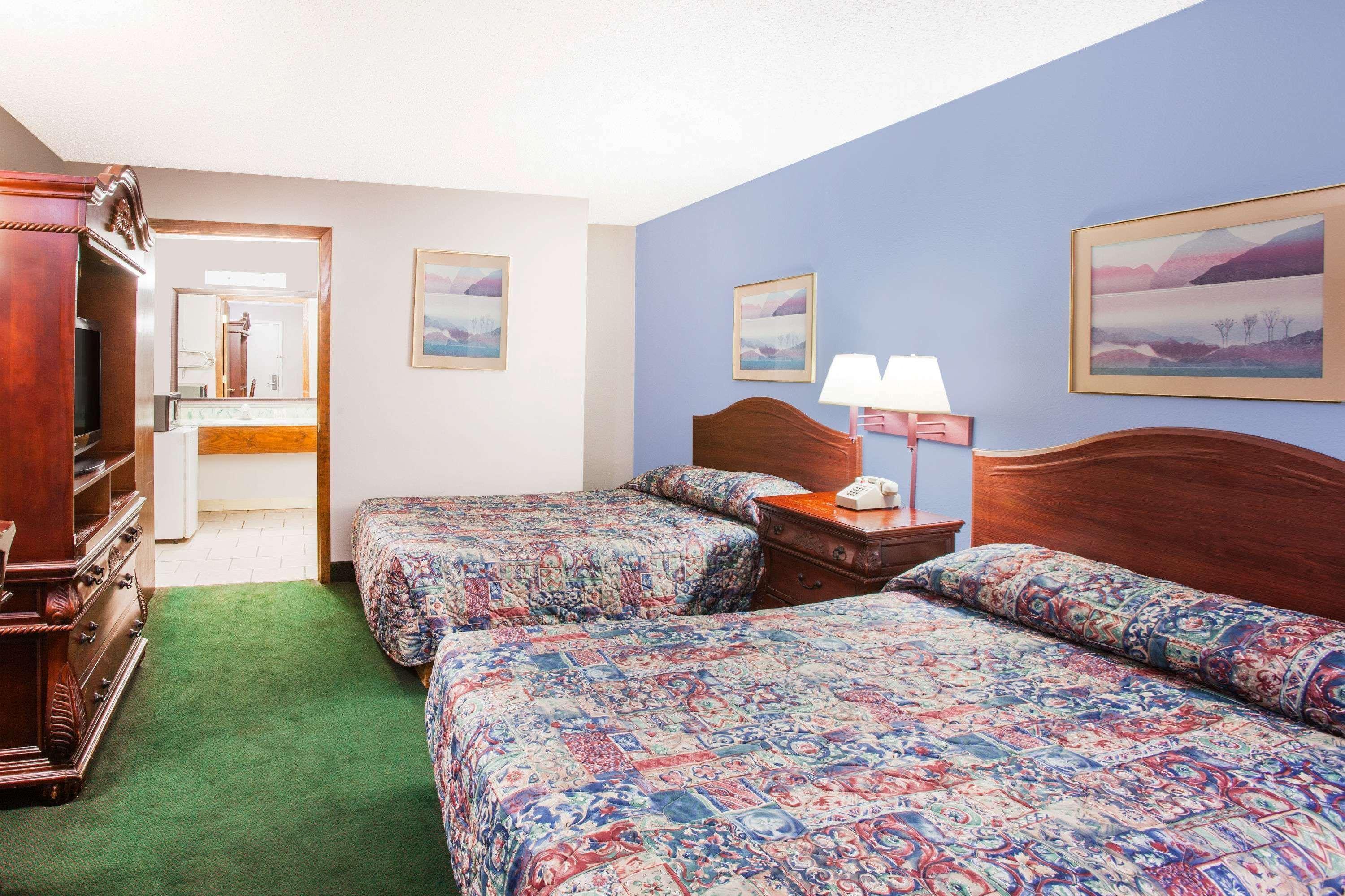 Super 8 By Wyndham Malvern Экстерьер фото