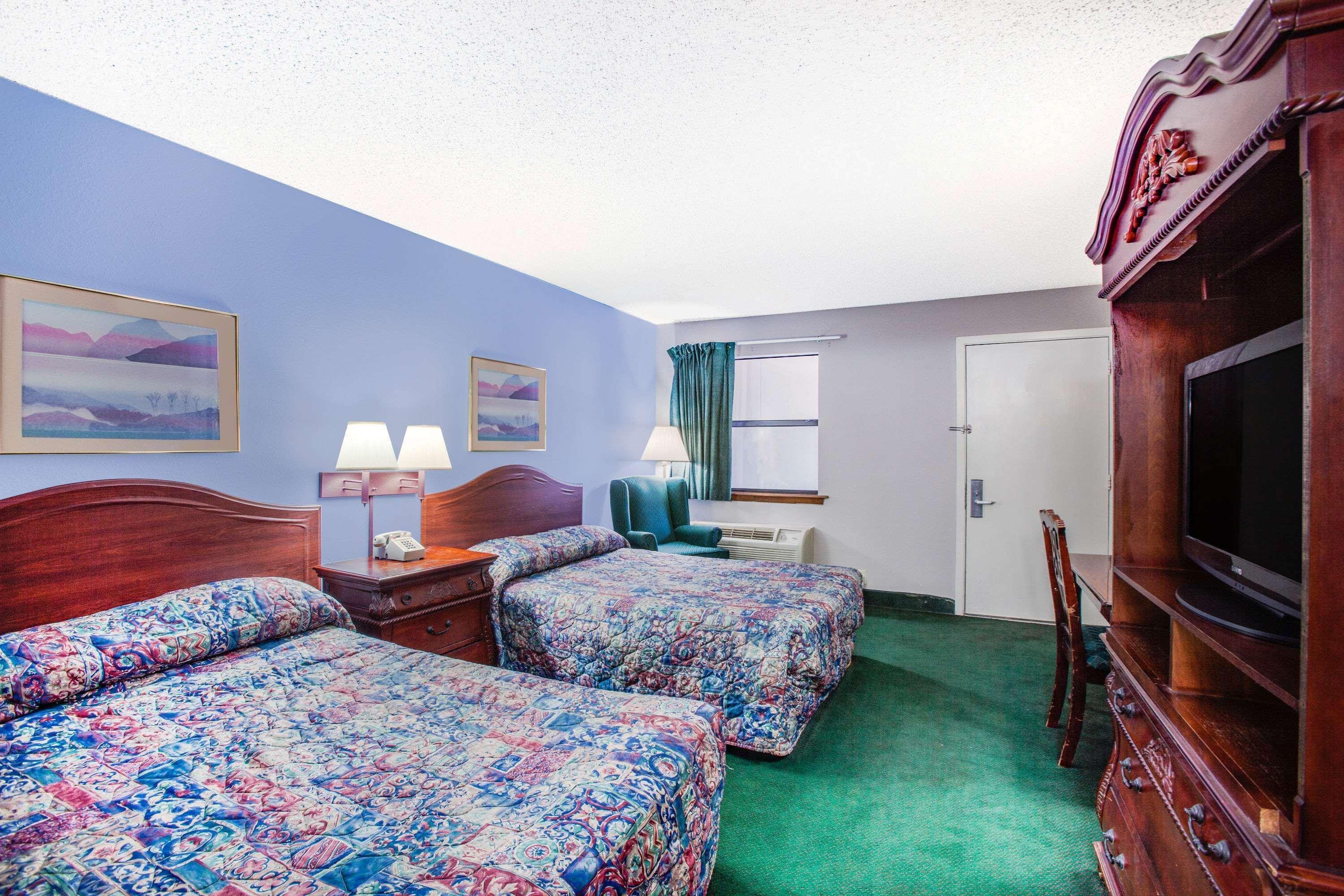Super 8 By Wyndham Malvern Экстерьер фото